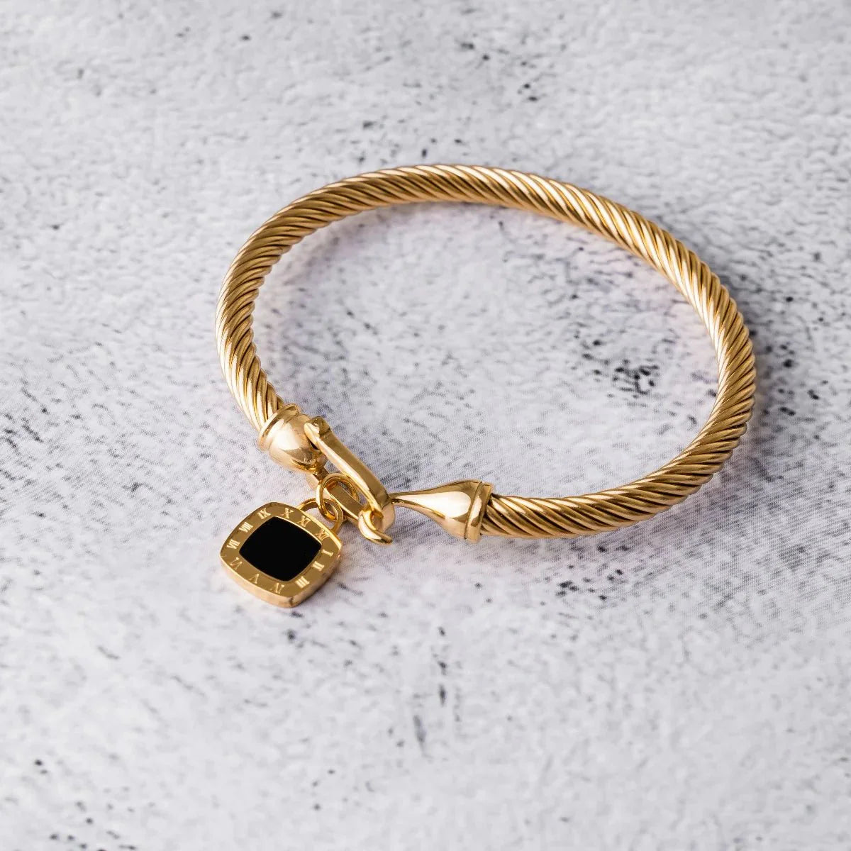 Square Onyx Pendant Bracelet | 18K Gold
