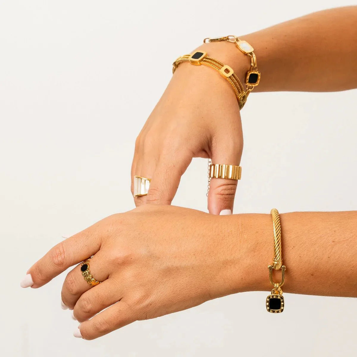 Square Onyx Pendant Bracelet | 18K Gold