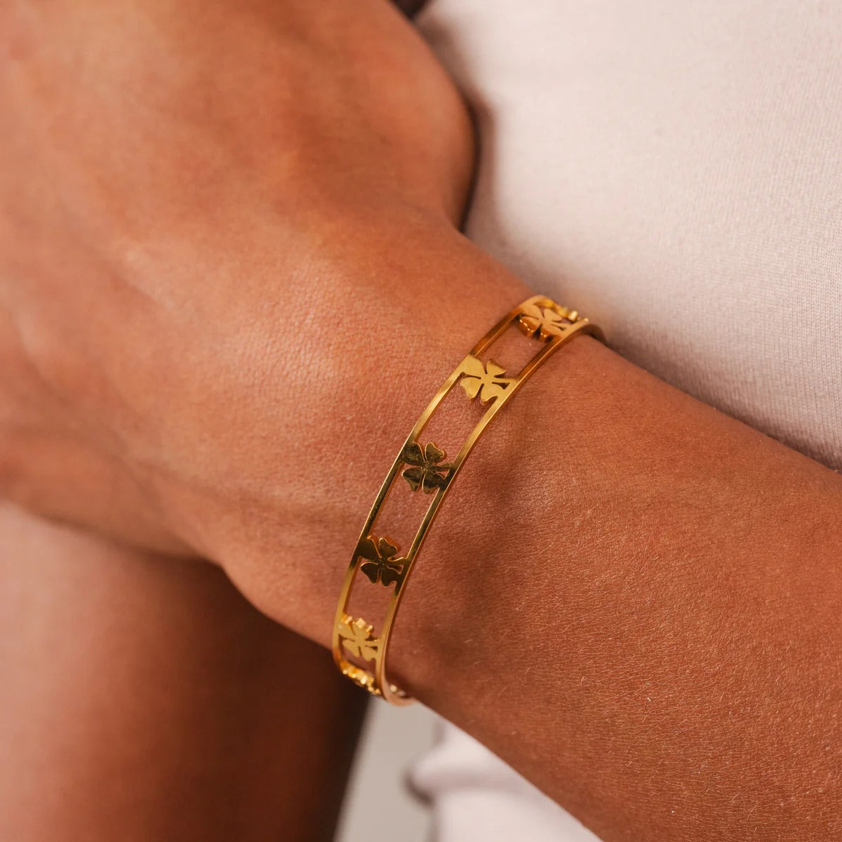 Open Clover Bangle | 18K Gold